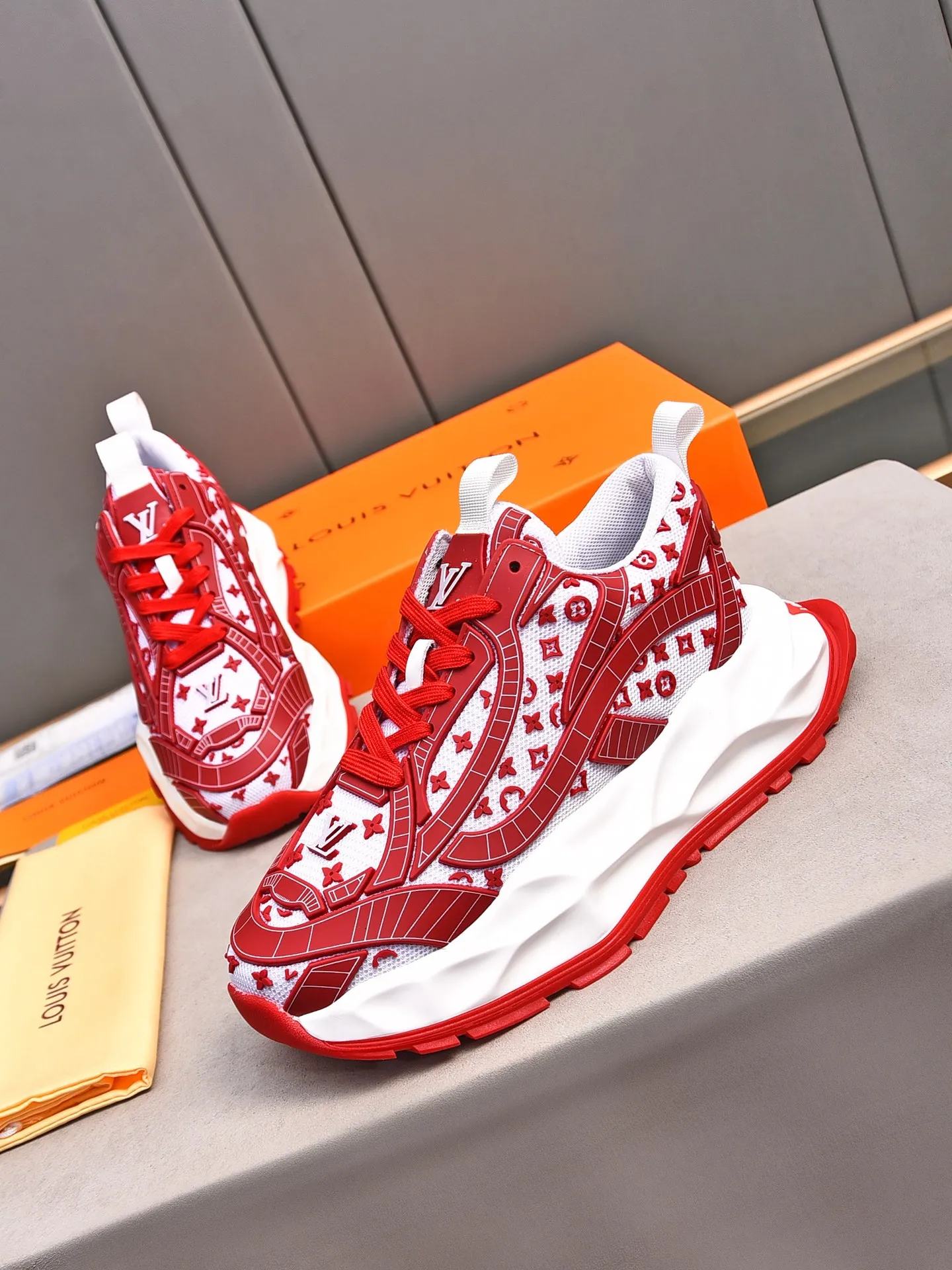 Men's shoes 💰580 📛📛【LOUIS VUITTON】Louis Vuitton 2024 new products👟Milan fashion catwalk style🇰🇾🇰🇾LV family logo, big-name style, a must-have for fashionistas⚠️Imported mesh with high-tech glue technology➕Cow leather➕Breathable mesh lining➕Genuine leather feet➕Special foam outsole👞Number 38-44 (45 46 custom-made)